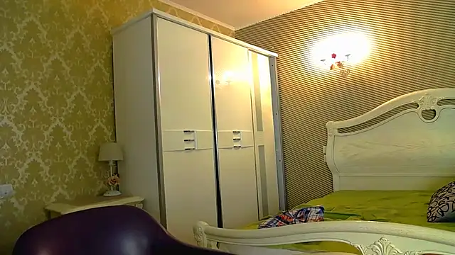 Snapshot of Evelyn_Shy chatting on February 2025 01:25:02 PM Evelyn Shy online show from February 2025 01:25:02 PM