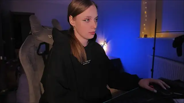 Snapshot of Rachel_Ro chatting on December 2024 01:54:01 AM Rachel Ro online show from December 2024 01:54:01 AM