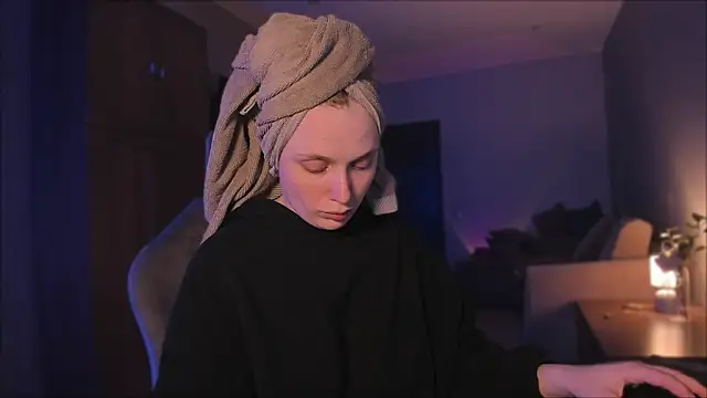 Snapshot of Rachel_Ro chatting on December 2024 06:12:02 PM Rachel Ro online show from December 2024 06:12:02 PM