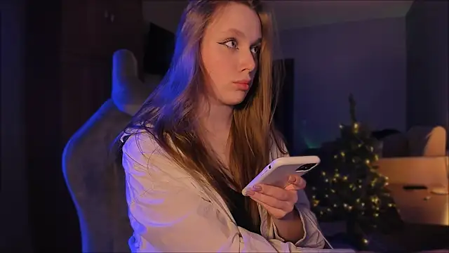 Snapshot of Rachel_Ro chatting on December 2024 09:47:02 PM Rachel Ro online show from December 2024 09:47:02 PM