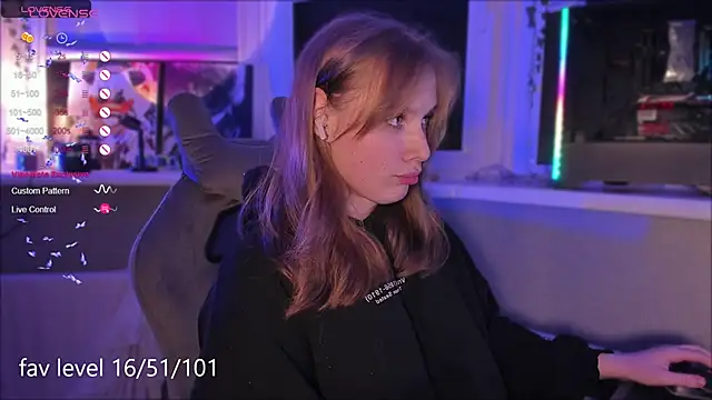 Snapshot of Rachel_Ro chatting on October 2025 08:06:02 PM Rachel Ro online show from October 2025 08:06:02 PM