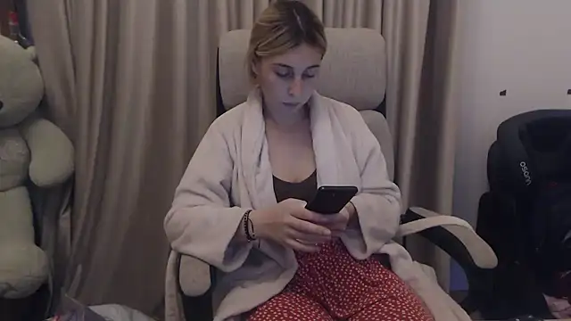 Snapshot of Aliss_Hottie chatting on November 2025 03:36:01 PM Aliss Hottie online show from November 2025 03:36:01 PM