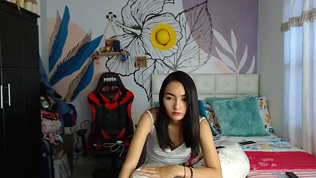 Snapshot of LinzyBaner chatting on December 2024 09:28:01 PM LinzyBaner online show from December 2024 09:28:01 PM