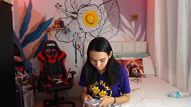 Snapshot of LinzyBaner chatting on December 2024 12:33:02 AM LinzyBaner online show from December 2024 12:33:02 AM