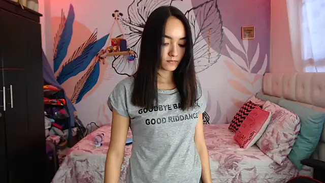 Snapshot of LinzyBaner chatting on January 2025 10:25:02 PM LinzyBaner online show from January 2025 10:25:02 PM