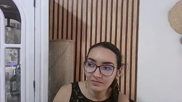 Snapshot of LinzyBaner chatting on February 2025 06:05:01 PM LinzyBaner online show from February 2025 06:05:01 PM