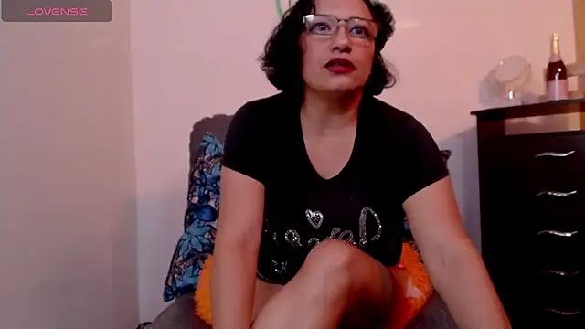 Snapshot of scarlet_wet chatting on February 2025 01:43:01 AM scarlet wet online show from February 2025 01:43:01 AM