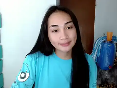 Snapshot of SweetLilly_18 chatting on December 2024 04:29:02 PM SweetLilly 18 online show from December 2024 04:29:02 PM