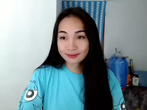 Snapshot of SweetLilly_18 chatting on December 2024 02:31:01 AM SweetLilly 18 online show from December 2024 02:31:01 AM