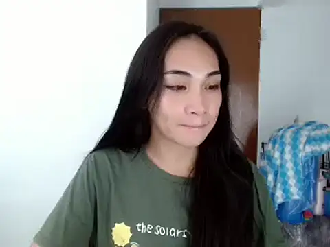 Snapshot of SweetLilly_18 chatting on December 2024 04:50:01 PM SweetLilly 18 online show from December 2024 04:50:01 PM