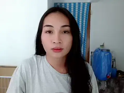 Snapshot of SweetLilly_18 chatting on December 2024 02:15:01 PM SweetLilly 18 online show from December 2024 02:15:01 PM