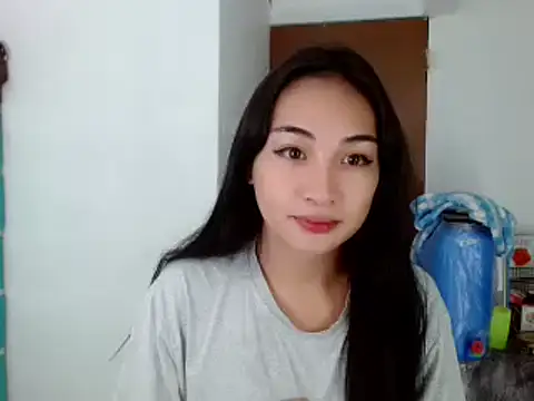 Snapshot of SweetLilly_18 chatting on December 2024 10:23:02 AM SweetLilly 18 online show from December 2024 10:23:02 AM