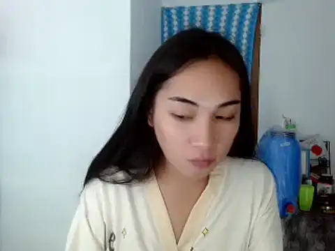 Snapshot of SweetLilly_18 chatting on December 2024 03:17:01 PM SweetLilly 18 online show from December 2024 03:17:01 PM