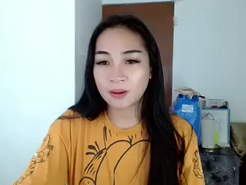 Snapshot of SweetLilly_18 chatting on December 2024 02:09:01 AM SweetLilly 18 online show from December 2024 02:09:01 AM