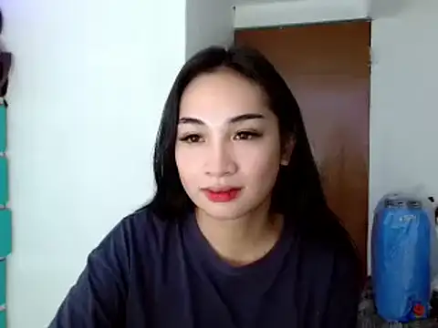 Snapshot of SweetLilly_18 chatting on December 2024 04:49:01 PM SweetLilly 18 online show from December 2024 04:49:01 PM