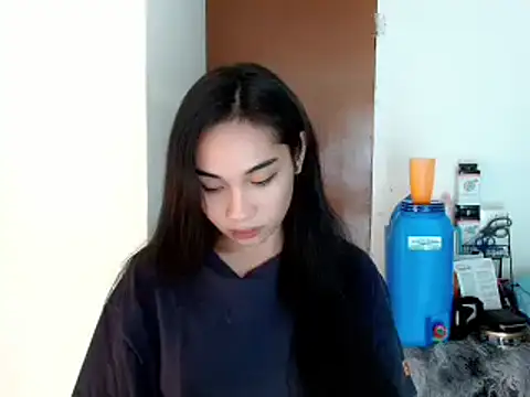 Snapshot of SweetLilly_18 chatting on January 2025 05:22:02 PM SweetLilly 18 online show from January 2025 05:22:02 PM