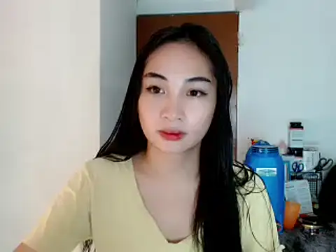 Snapshot of SweetLilly_18 chatting on January 2025 11:31:01 AM SweetLilly 18 online show from January 2025 11:31:01 AM