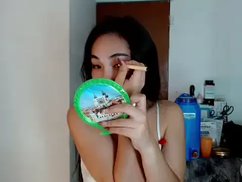 Snapshot of SweetLilly_18 chatting on January 2025 04:16:02 PM SweetLilly 18 online show from January 2025 04:16:02 PM