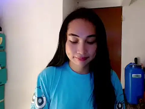 Snapshot of SweetLilly_18 chatting on January 2025 11:40:02 AM SweetLilly 18 online show from January 2025 11:40:02 AM