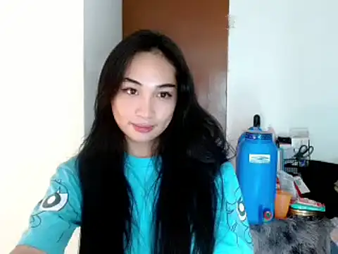 Snapshot of SweetLilly_18 chatting on January 2025 02:20:02 AM SweetLilly 18 online show from January 2025 02:20:02 AM