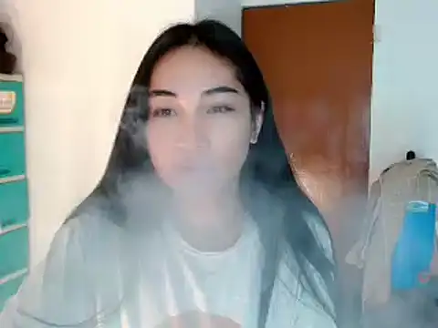 Snapshot of SweetLilly_18 chatting on January 2025 05:20:01 PM SweetLilly 18 online show from January 2025 05:20:01 PM