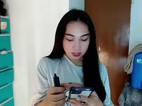 Snapshot of SweetLilly_18 chatting on January 2025 02:35:02 AM SweetLilly 18 online show from January 2025 02:35:02 AM