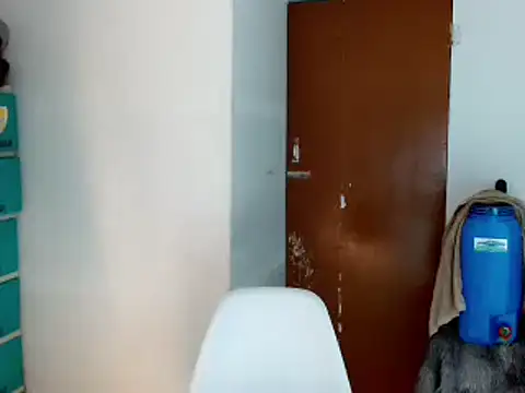 Snapshot of SweetLilly_18 chatting on January 2025 12:23:01 PM SweetLilly 18 online show from January 2025 12:23:01 PM