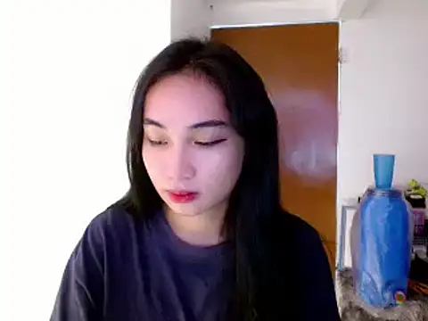 Snapshot of SweetLilly_18 chatting on January 2025 02:44:02 AM SweetLilly 18 online show from January 2025 02:44:02 AM