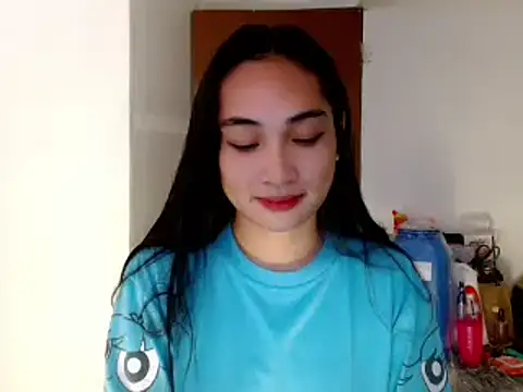 Snapshot of SweetLilly_18 chatting on January 2025 10:45:01 AM SweetLilly 18 online show from January 2025 10:45:01 AM