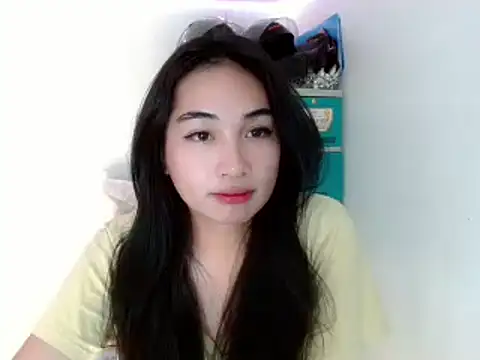 Snapshot of SweetLilly_18 chatting on February 2025 11:43:02 AM SweetLilly 18 online show from February 2025 11:43:02 AM