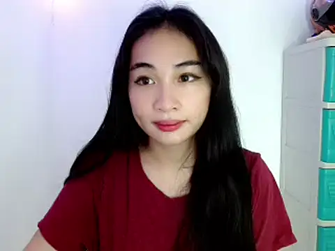 Snapshot of SweetLilly_18 chatting on February 2025 03:34:02 AM SweetLilly 18 online show from February 2025 03:34:02 AM