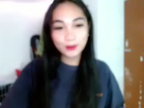 Snapshot of SweetLilly_18 chatting on February 2025 10:21:01 AM SweetLilly 18 online show from February 2025 10:21:01 AM