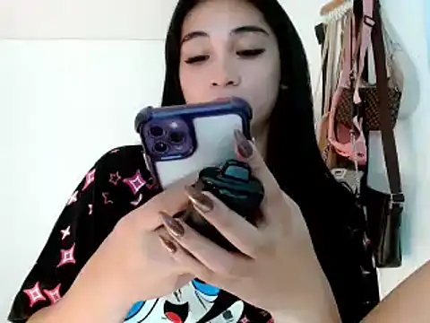 Snapshot of SweetLilly_18 chatting on February 2025 03:05:02 PM SweetLilly 18 online show from February 2025 03:05:02 PM