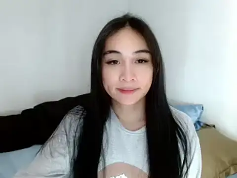 Snapshot of SweetLilly_18 chatting on February 2025 03:56:02 AM SweetLilly 18 online show from February 2025 03:56:02 AM