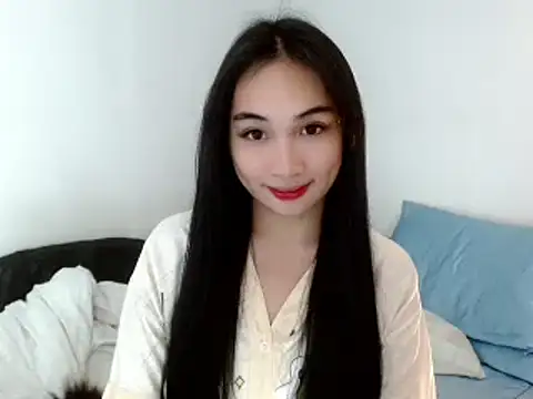 Snapshot of SweetLilly_18 chatting on February 2025 03:33:02 AM SweetLilly 18 online show from February 2025 03:33:02 AM