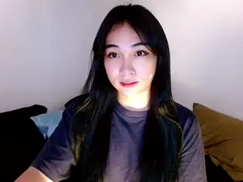 Snapshot of SweetLilly_18 chatting on March 2025 02:14:02 AM SweetLilly 18 online show from March 2025 02:14:02 AM