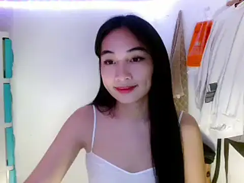 Snapshot of SweetLilly_18 chatting on March 2025 02:20:01 AM SweetLilly 18 online show from March 2025 02:20:01 AM