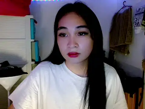 Snapshot of SweetLilly_18 chatting on March 2025 05:54:01 AM SweetLilly 18 online show from March 2025 05:54:01 AM