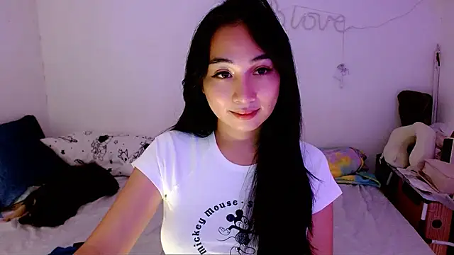 Snapshot of SweetLilly_18 chatting on September 2025 03:17:01 AM SweetLilly 18 online show from September 2025 03:17:01 AM