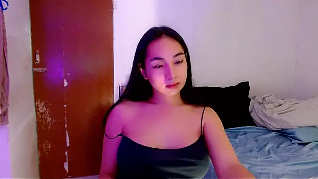 Snapshot of SweetLilly_18 chatting on September 2025 12:25:02 AM SweetLilly 18 online show from September 2025 12:25:02 AM