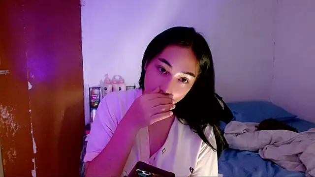 Snapshot of SweetLilly_18 chatting on September 2025 02:32:01 PM SweetLilly 18 online show from September 2025 02:32:01 PM