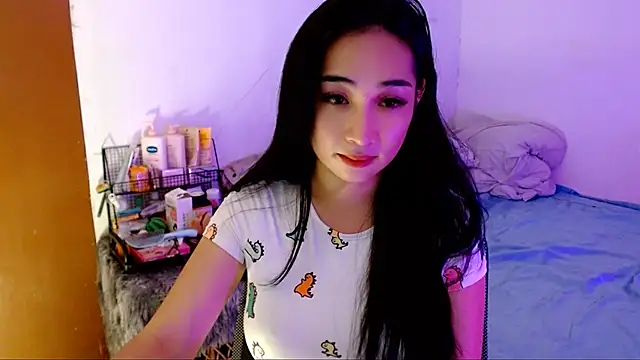 Snapshot of SweetLilly_18 chatting on November 2025 03:30:02 AM SweetLilly 18 online show from November 2025 03:30:02 AM