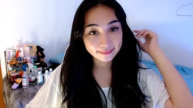 Snapshot of SweetLilly_18 chatting on November 2025 05:39:01 AM SweetLilly 18 online show from November 2025 05:39:01 AM