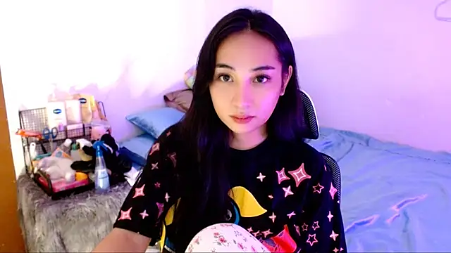 Snapshot of SweetLilly_18 chatting on November 2025 02:55:01 AM SweetLilly 18 online show from November 2025 02:55:01 AM