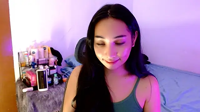 Snapshot of SweetLilly_18 chatting on November 2025 03:56:02 AM SweetLilly 18 online show from November 2025 03:56:02 AM