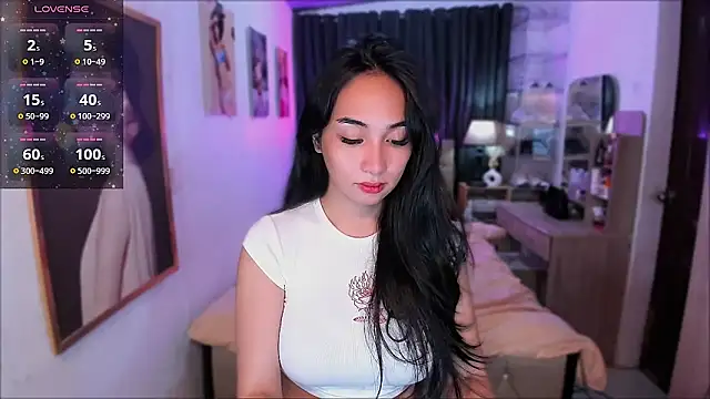 Snapshot of SweetLilly_18 chatting on December 2025 03:49:02 AM SweetLilly 18 online show from December 2025 03:49:02 AM