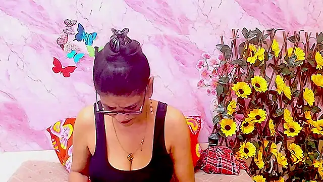 IndianAllure online show from December 2025 05:39:02 AM