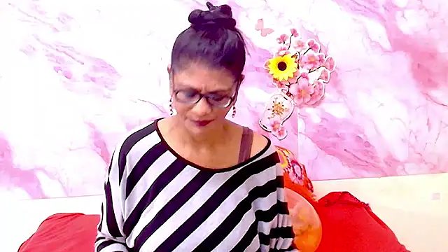 IndianAllure online show from February 2026 05:48:02 AM