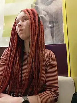 Snapshot of Frost_foxy chatting on November 2025 01:40:01 AM Frost foxy online show from November 2025 01:40:01 AM