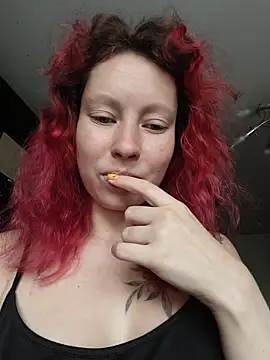 Snapshot of Frost_foxy chatting on November 2025 04:37:01 AM Frost foxy online show from November 2025 04:37:01 AM